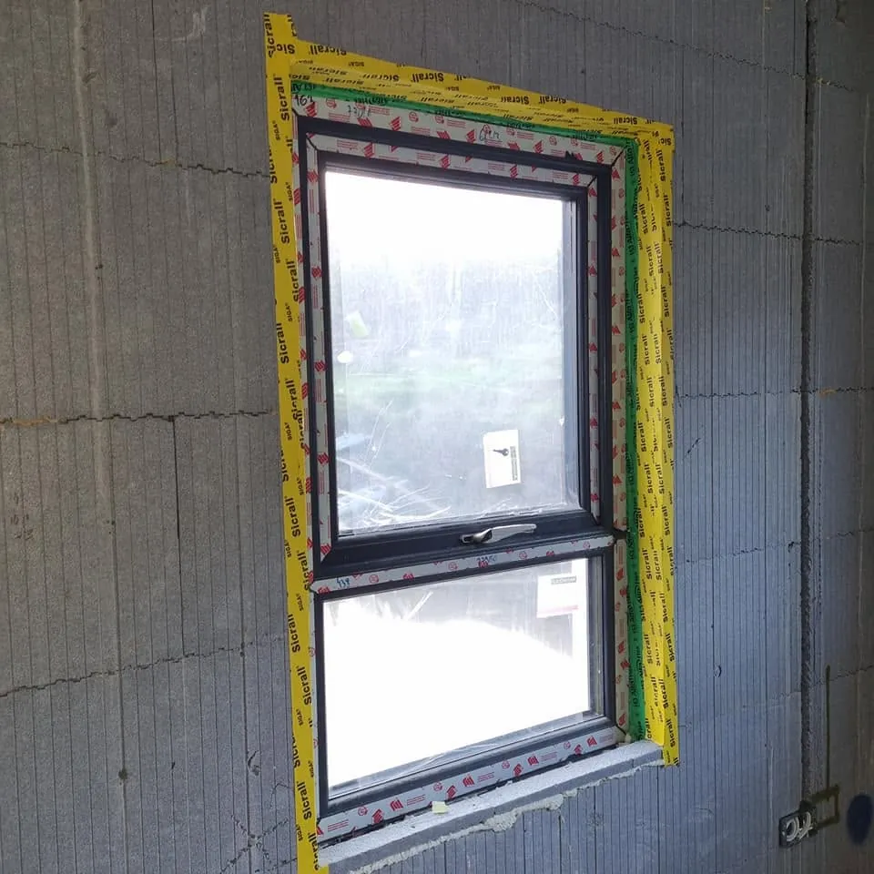 Window taped into the airtight layer in an ICF wall